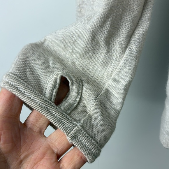 Icebreaker Sport 320 Cream Zip Up Sweater with Hood - Picture 4 of 8